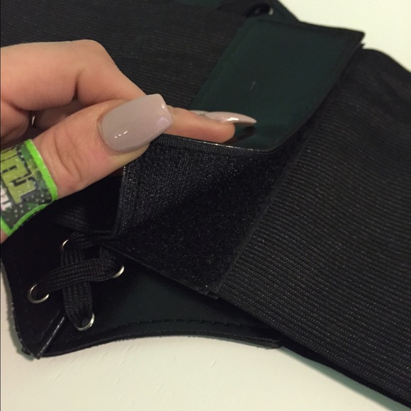 Black corset belt - Picture 3 of 4