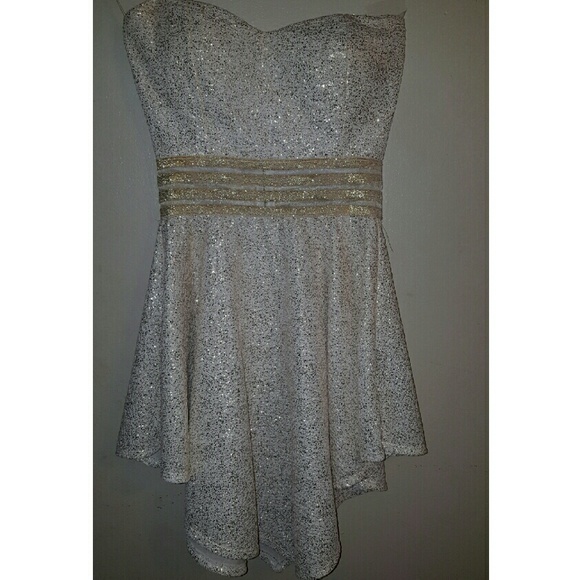 Gold and white dress - Picture 2 of 2