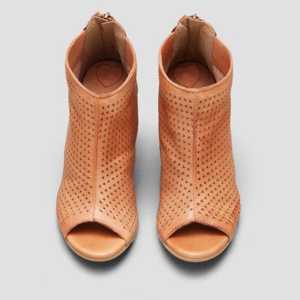 Kenneth Cole Perforated Peep Toe Bootie - Picture 4 of 4