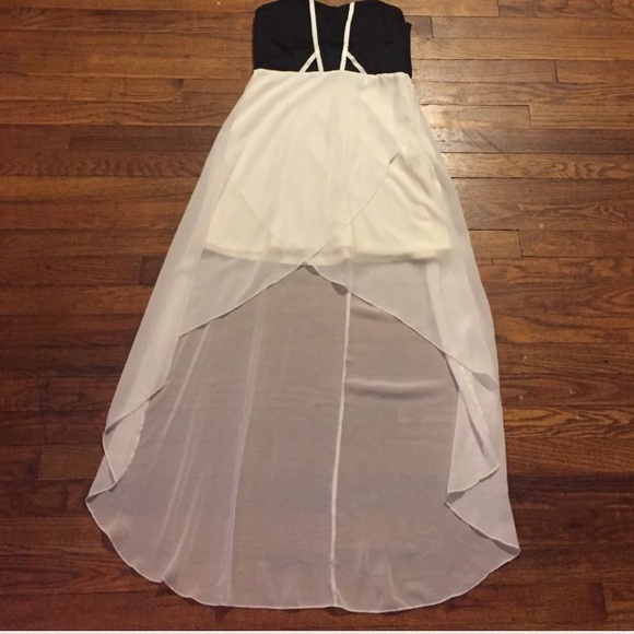 Gorgeous Formal Dress - Picture 2 of 4