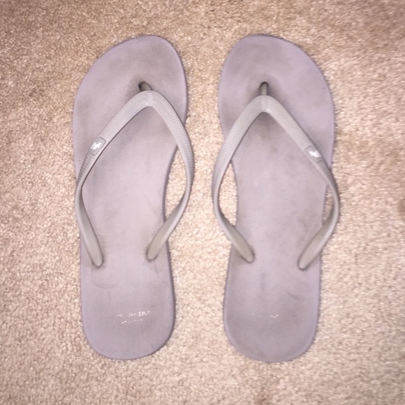 Abercrombie & Fitch flip flops