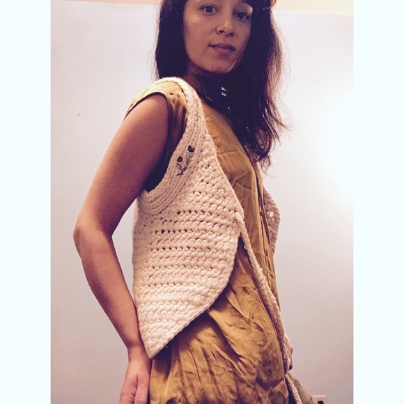 Hand knit off white wool vest. - Picture 2 of 4