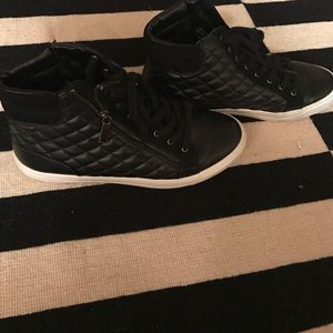 High top sneakers - black