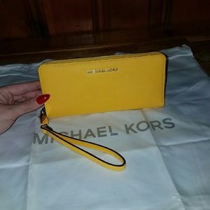Authentic Michael kors jet set wristlet