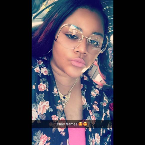 Meet your Posher, Frenecia