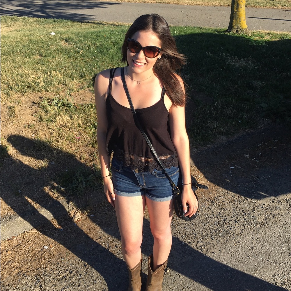 Meet your Posher, Chloe