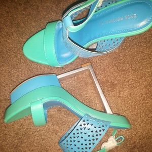 Nice un worn wedge heels