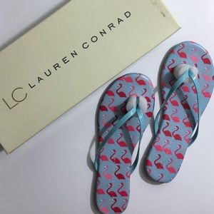 NWT Lauren Conrad Flamingo Print Flip Flops