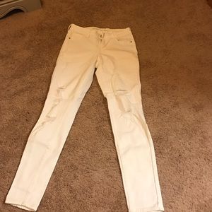 White distressed skinny jeans