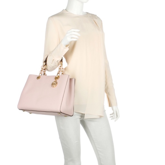 ✨🦄 SOLD 🦄✨MICHAEL KORS CYNTHIA MD SATCHEL