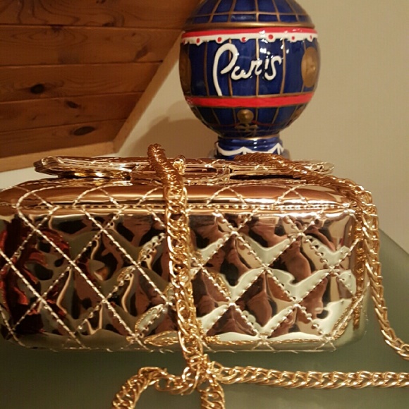 LAST ONE GOLD. Crossbody QUILTED BAG - Picture 2 of 3