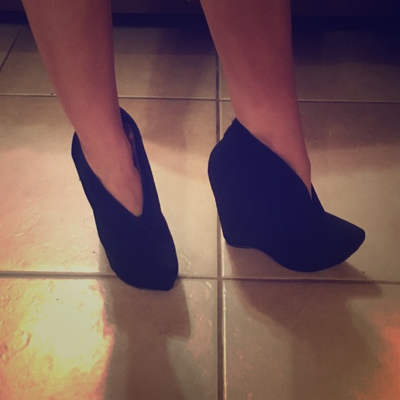 Jeffrey Campbell • Zoomie Black Suade Shoe