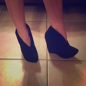 Jeffrey Campbell • Zoomie Black Suade Shoe