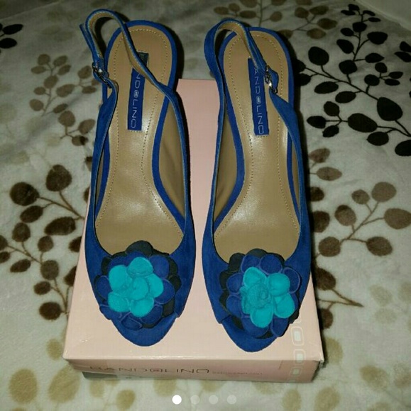 Bandolino Blue open toe heels