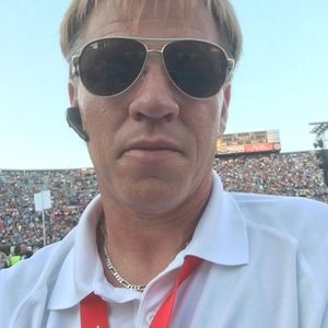 Meet your Posher, Christopher