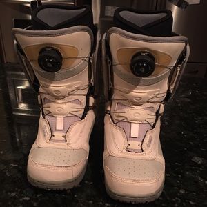 Vans snowboarding boots