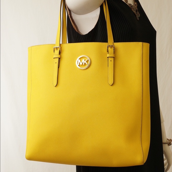 Michael Kors Handbags - 🚨DEAL OF DAY FIRM🚨ADORABLE COLOR MICHAEL KORS