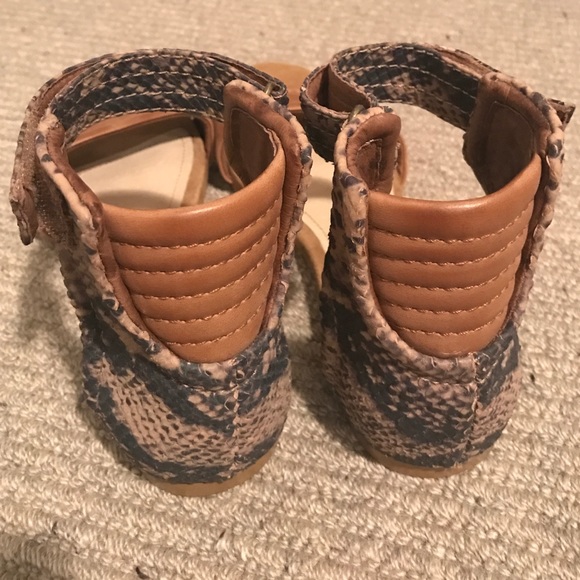 NWOT Snake Print Sandals - Picture 4 of 4