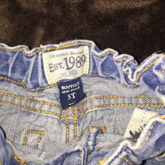 2 pairs of jeans that are size 3t - Picture 3 of 4