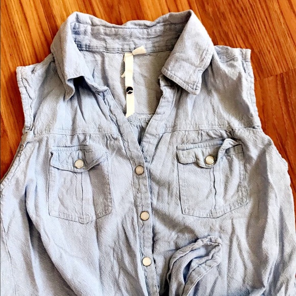 Button down tank