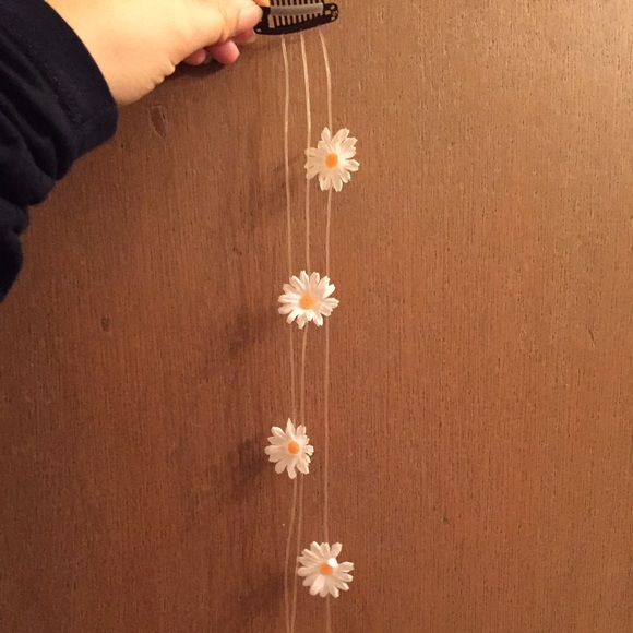 Daisy hair braid with clip