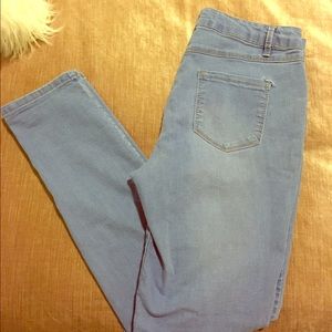 Artisan NY Light Blue Skinny Jeans