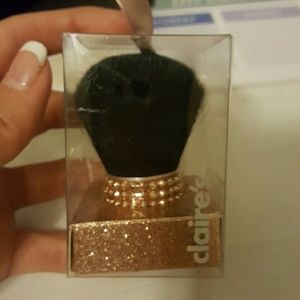 Small make up brush