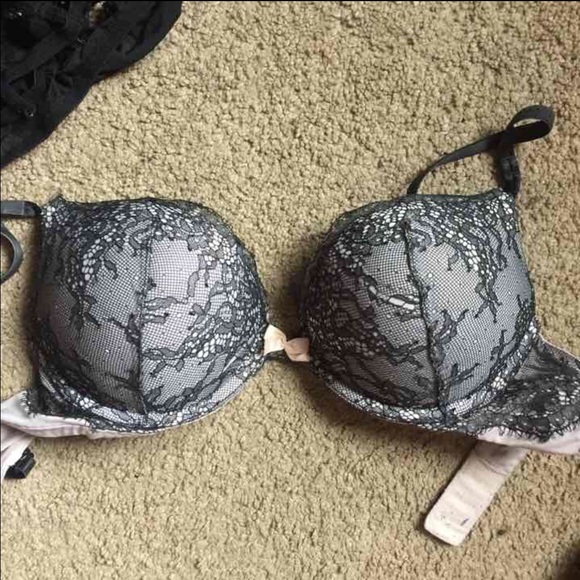 Victoria's Secret lace bombshell