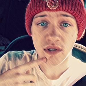 Meet your Posher, Dakota