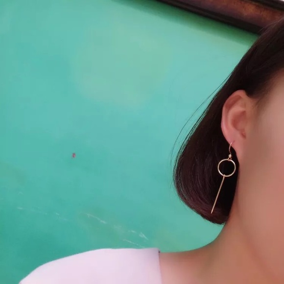 Loop n' stick earring - Picture 2 of 4