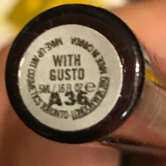 MAC cosmetics "with gusto" vamplify. BNWT. - Picture 3 of 4