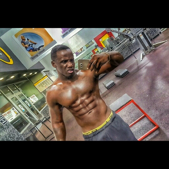 Meet your Posher, Akiem - Picture 1 of 1