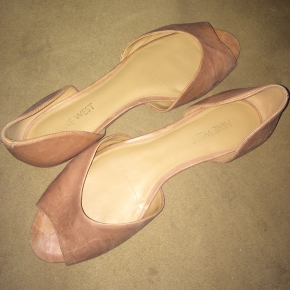 Nine West nude leather peek toe flats