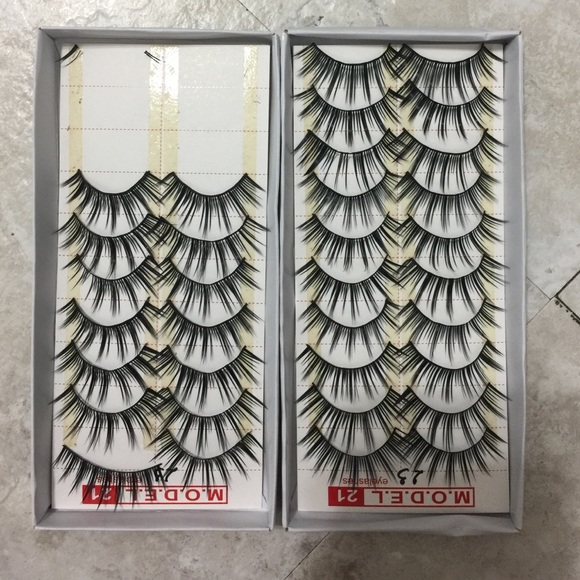 17 brand new pairs of false lashes
