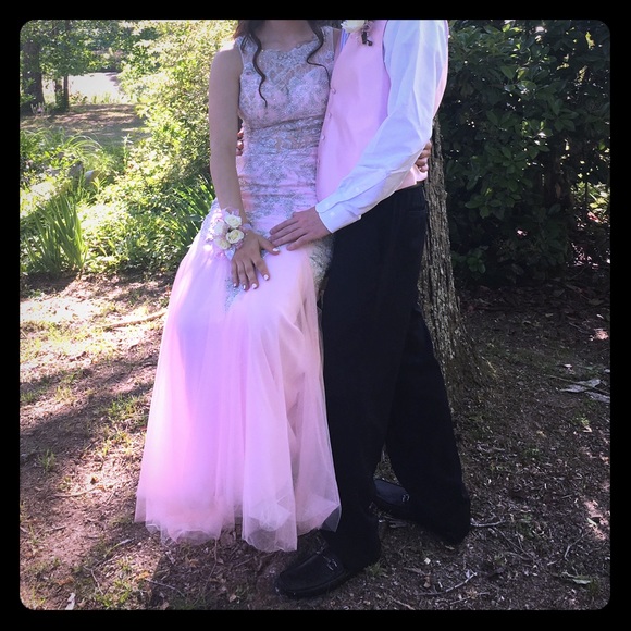 very beautiful size 2 prom dress!!