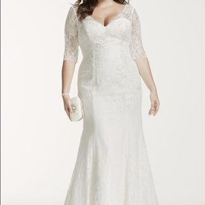 Gorgeous, never worn wedding gown!