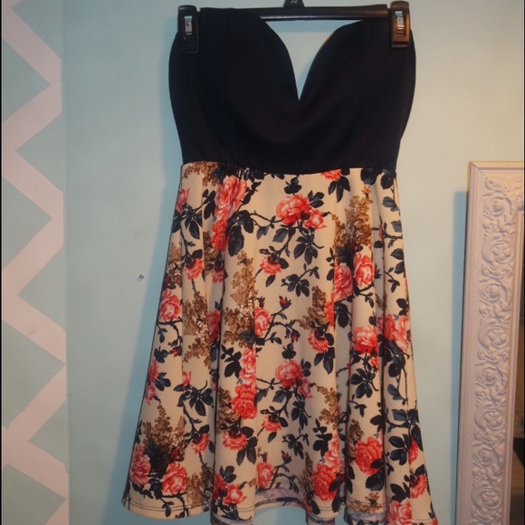 A'gaci Sweetheart shape strapless dress