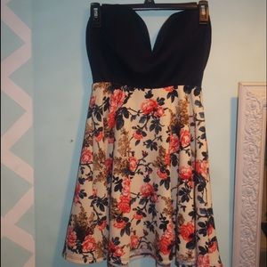 A'gaci Sweetheart shape strapless dress