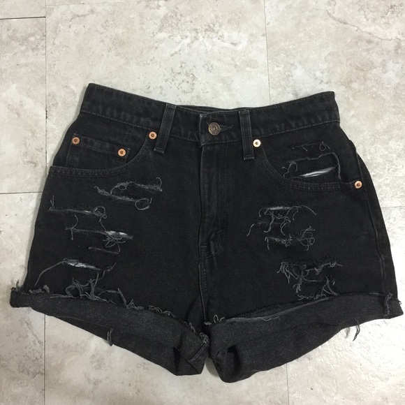 Distressed Levi's high waisted shorts.