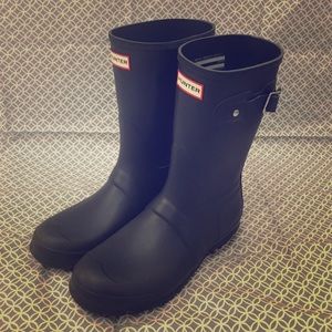 Navy blue original short Hunter boots, size 8