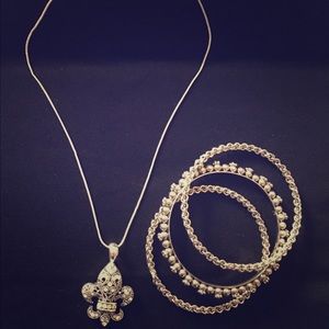 Beautiful Fleur-de-lis Necklace set