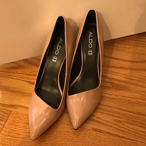 Aldo nude light pink pointed toe heels size 7.5