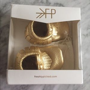 Freshly Picked Moccasins Gold ✨BRAND NEW✨