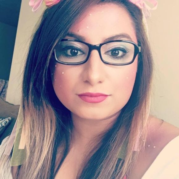 Meet your Posher, Eliana - Picture 1 of 1