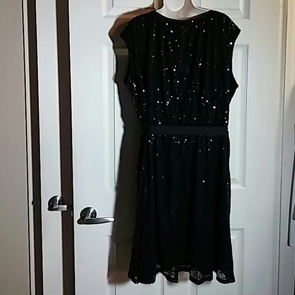 Stunning sequin dress. - Picture 3 of 4