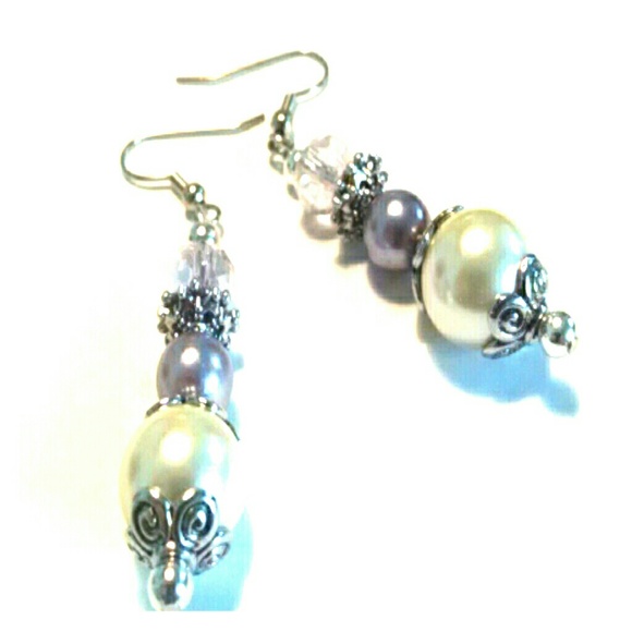 Mauve and White Crystal Pearl Earrings - Picture 1 of 4