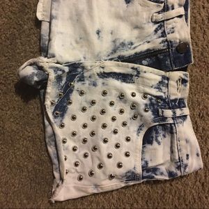 Distressed shorts! Super cute and comfortable