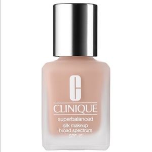 CLINIQUE Superbalanced Silk SPF15 Foundation