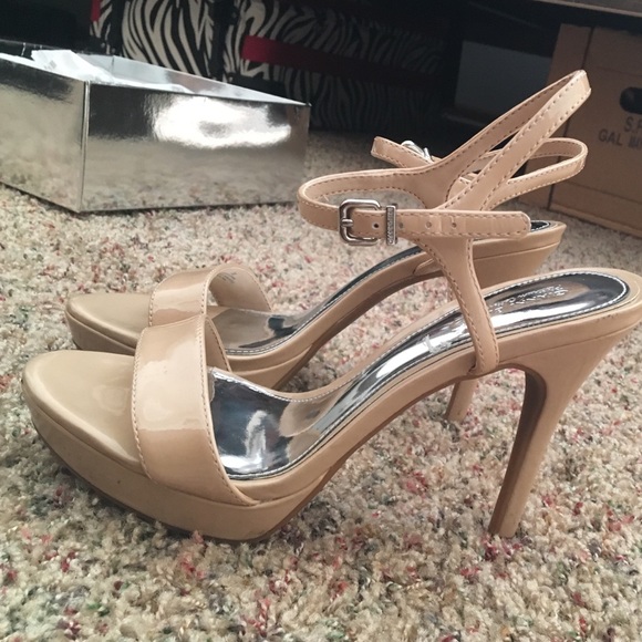 Nude Heels - Picture 2 of 4