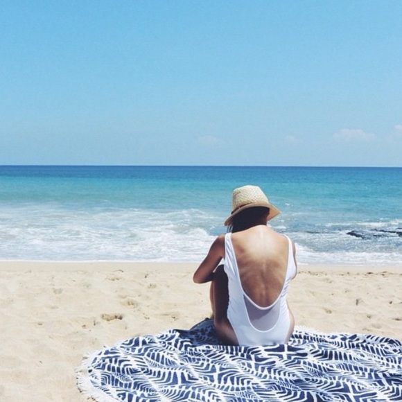 New! The beach people roundie beach towel - Picture 2 of 4